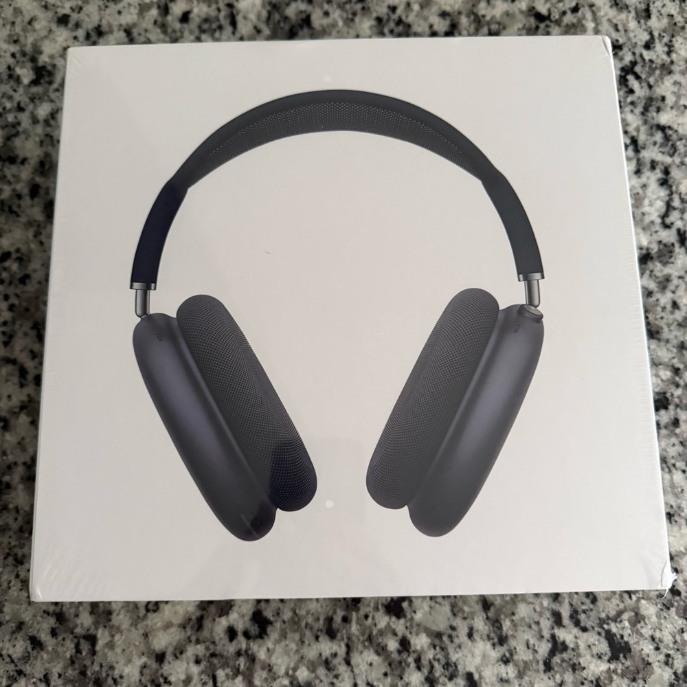 Apple AirPods Max with Smart Case - Space Gray Over-Ear Headphones